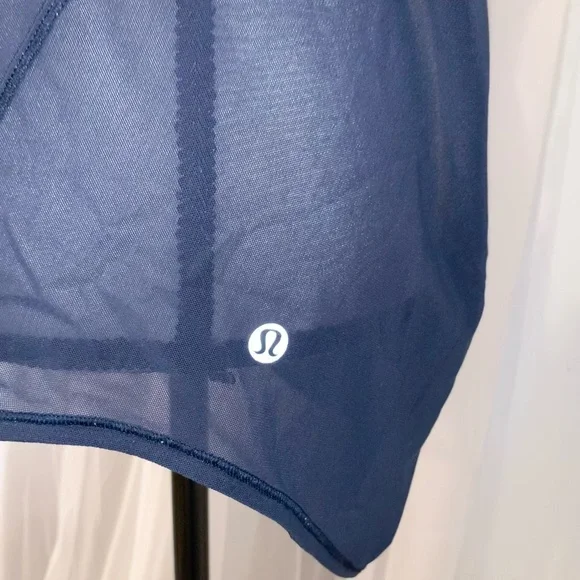 LULULEMON Athletica women’s criss cross navy top size large 10 12 - Picture 6 of 9